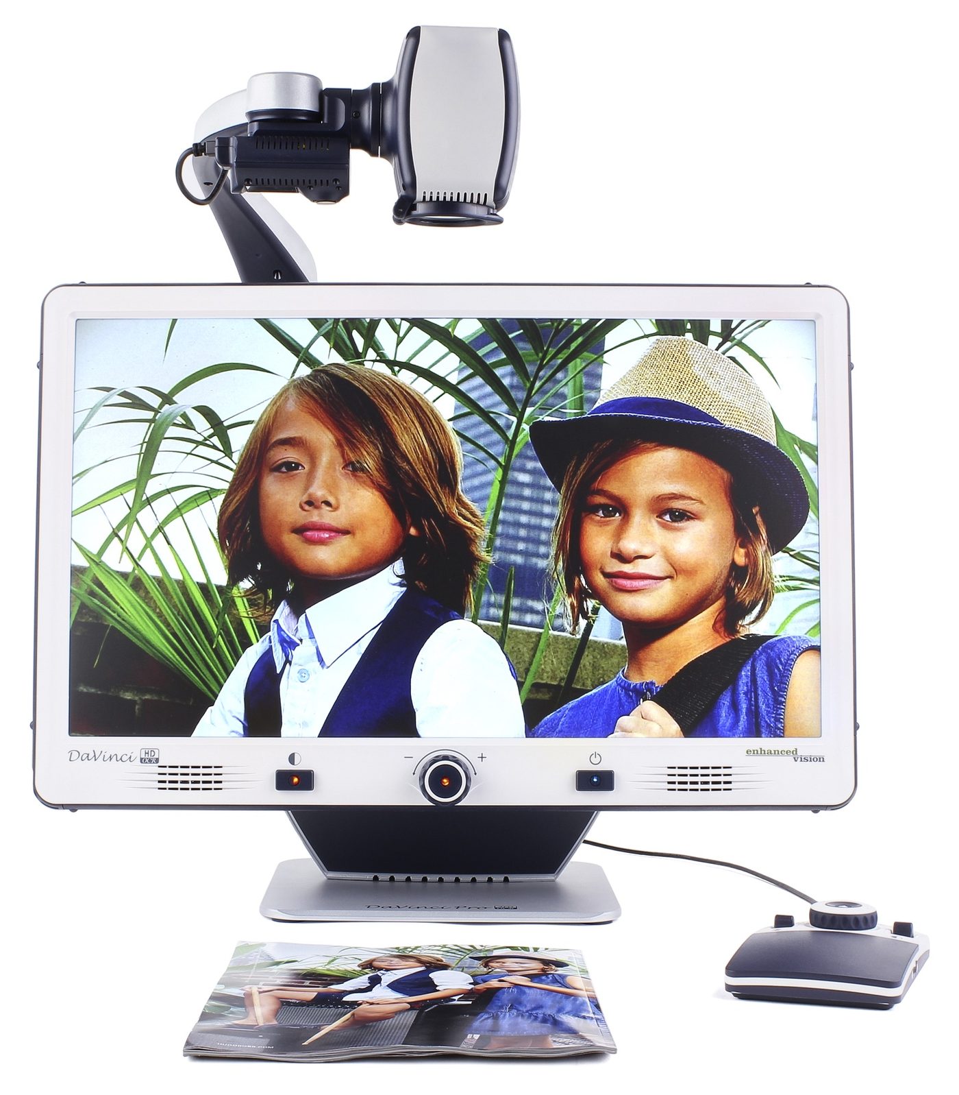 Vidéo agrandisseur DaVinci Pro avec son écran 24 pouces, sa caméra articulée et sa télécommande